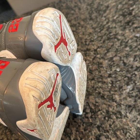 Air Jordan women’s retro 9 fire red Gray and Red Basketball Sneakers EUC 9.5 - Picture 8 of 13